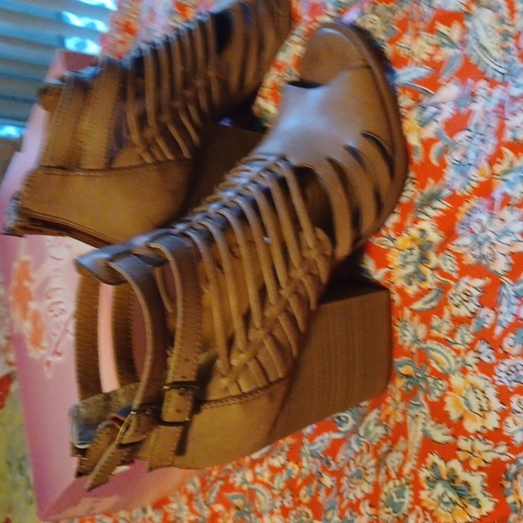 Jellypop Leather Sandals - Picture 2 of 5